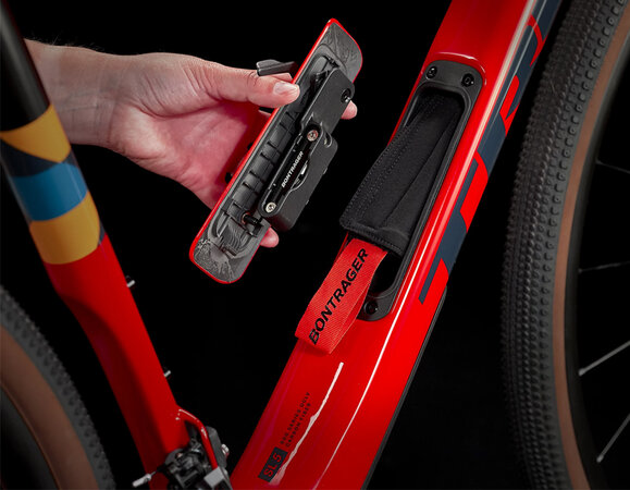 Bicykel Trek Checkpoint SL 5 Radioactive Red/Nautical Navy 2023