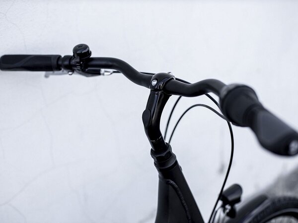 Bicykel Trek District 1 Equipped Lowstep Matte Dnister Black 2023