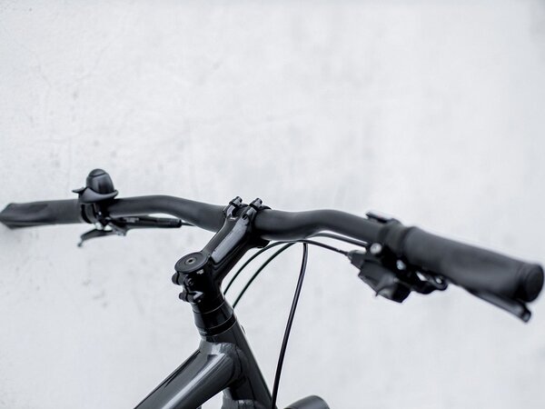 Bicykel Trek District 4 Equipped Lithium Grey 2023