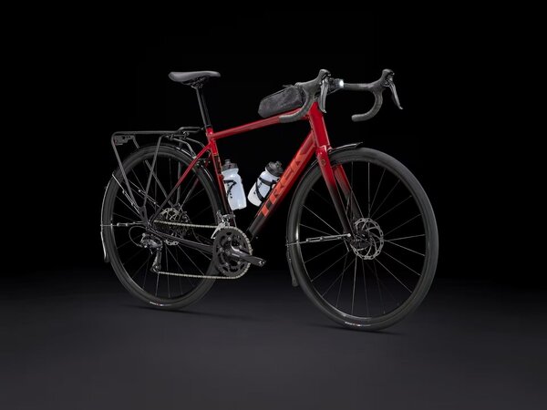 Bicykel Trek Domane AL 2 Gen 4 Crimson to Dark Carmine Fade 2026