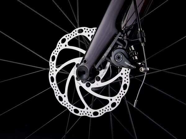 Bicykel Trek Domane AL 2 Gen 4 Crimson to Dark Carmine Fade 2026