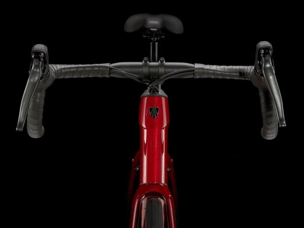 Bicykel Trek Domane AL 2 Gen 4 Crimson to Dark Carmine Fade 2026