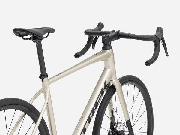 Bicykel Trek Domane AL 2 Gen 4 Gloss Supernova 2027