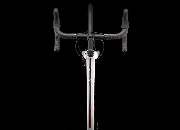 Bicykel Trek Domane AL 3 Disc Crystal White/Matte Trek Black 2022