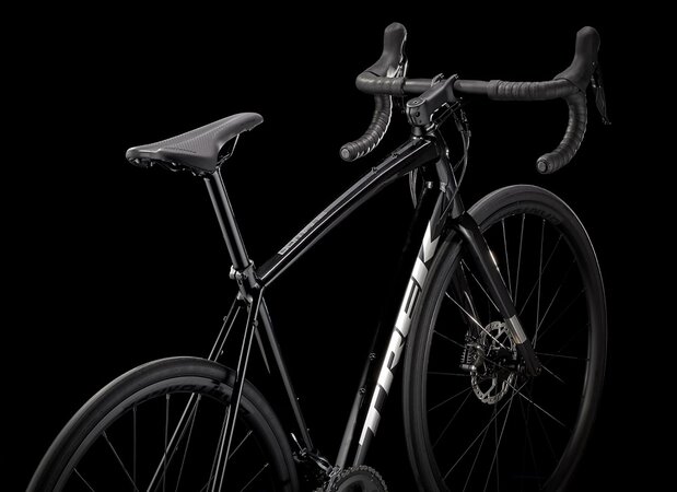 Bicykel Trek Domane AL 4 Disc Gloss Trek Black/Matte Trek Black 2022