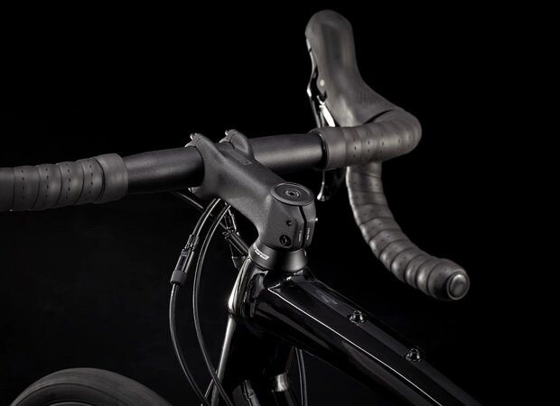 Bicykel Trek Domane AL 4 Disc Gloss Trek Black/Matte Trek Black 2022