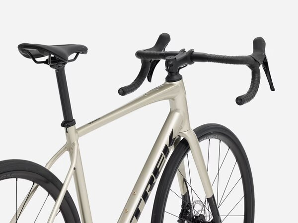 Bicykel Trek Domane AL 4 Gen 4 Gloss Supernova 2027
