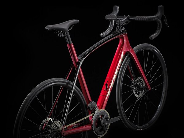 Bicykel Trek Domane SL 6 eTap Crimson/Trek Black 2022