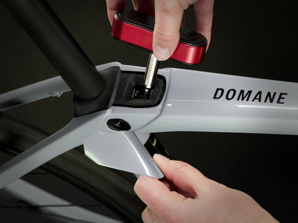 Bicykel Trek Domane SL 5 Gen 4 Plasma Grey Pearl 2024