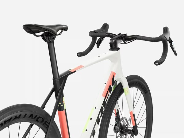 Bicykel Trek Domane SL 6 AXS Gen 5 Matte Era White/Deep Smoke 2027