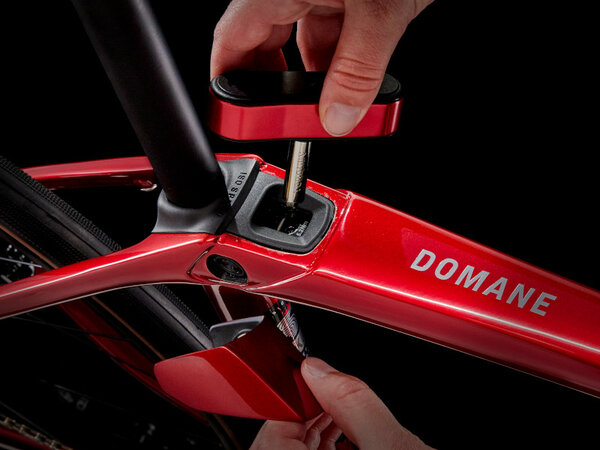Bicykel Trek Domane SL 6 AXS Gen 4 Crimson 2024