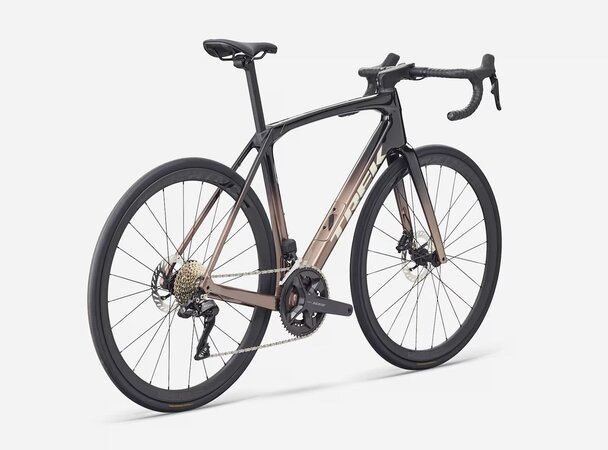 Bicykel Trek Domane SL 6 Gen 4 Dark Star to Bronze Age Fade 2026