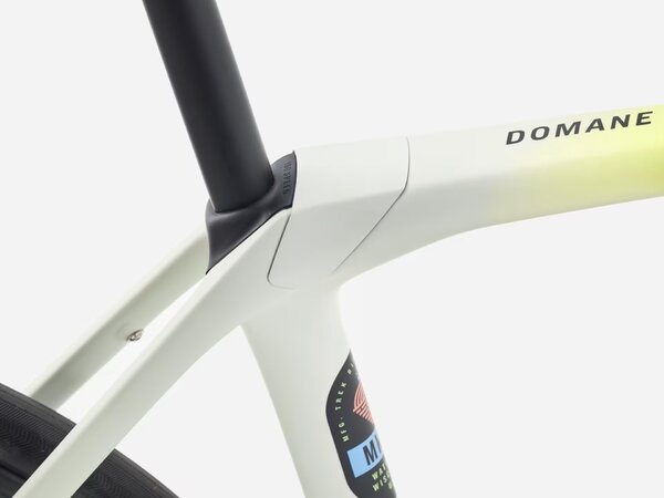 Bicykel Trek Domane SL 6 Gen 4 Era White/Glowstick/Coral Fade 2026