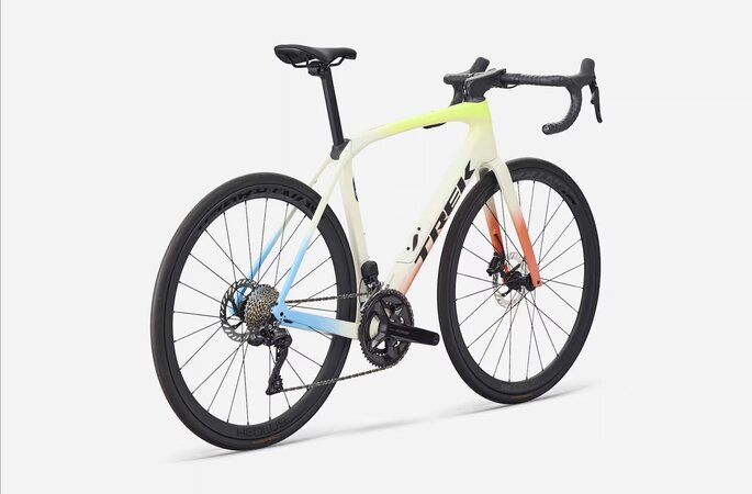 Bicykel Trek Domane SL 6 Gen 4 Era White/Glowstick/Coral Fade 2026