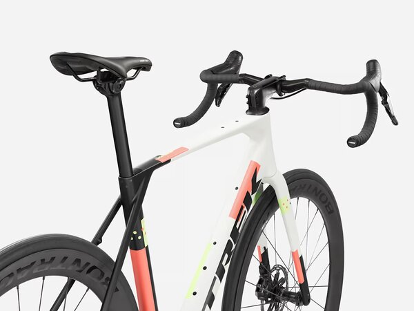 Bicykel Trek Domane SL 7 AXS 1×13 Gen 5 Matte Era White/Deep Smoke 2027