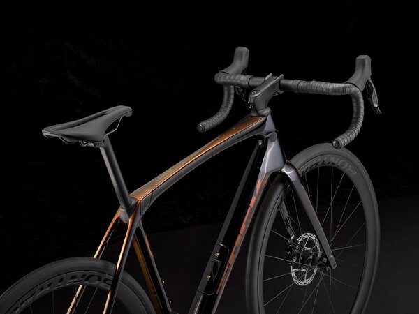 Bicykel Trek Domane SLR 6 AXS Gen 4 Axinite Flip/Trek Black 2024