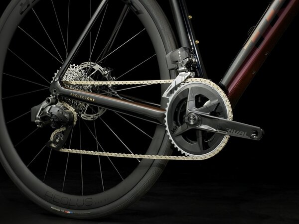 Bicykel Trek Domane SLR 6 AXS Gen 4 Axinite Flip/Trek Black 2024