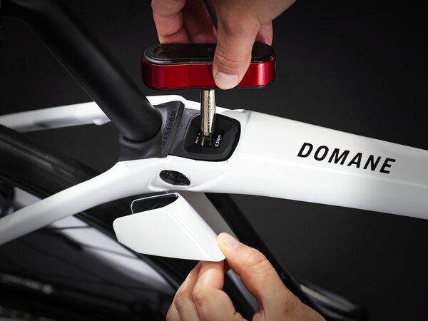 Bicykel Trek Domane SLR 6 AXS Gen 4 Crystal White 2024