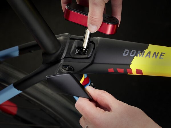 Bicykel Trek Domane SLR 6 AXS Gen 4 Trek Black 2024