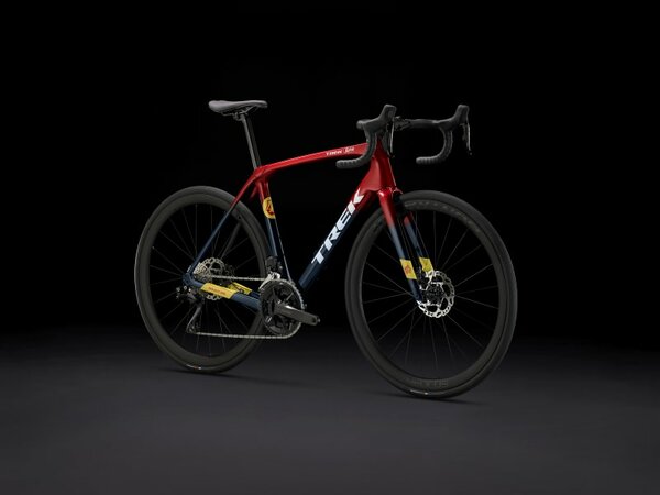 Bicykel Trek Domane SLR 6 Gen 4 Metallic Red Smoke to Blue Smoke Fade 2024
