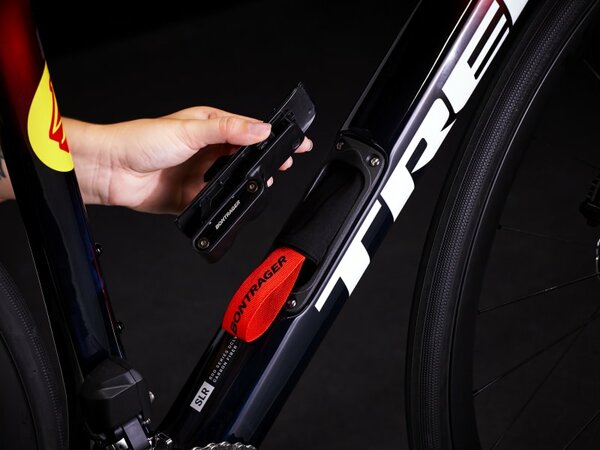 Bicykel Trek Domane SLR 6 Gen 4 Metallic Red Smoke to Blue Smoke Fade 2024