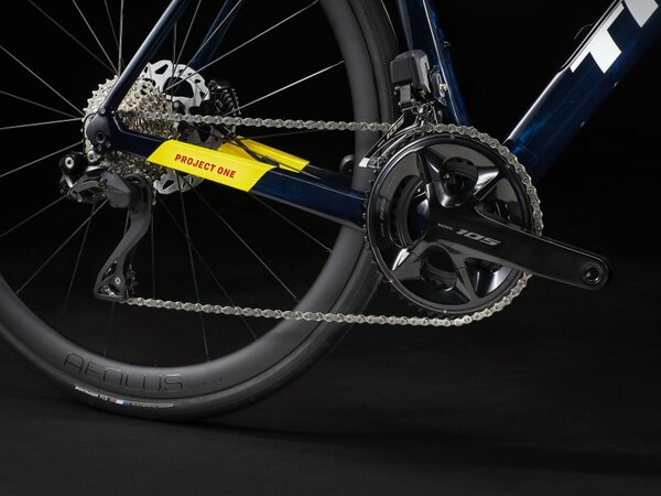 Bicykel Trek Domane SLR 6 Gen 4 Metallic Red Smoke to Blue Smoke Fade 2024