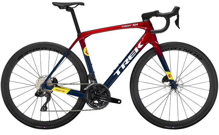 Bicykel Trek Domane SLR 6 Gen 4 Metallic Red Smoke to Blue Smoke Fade 2024