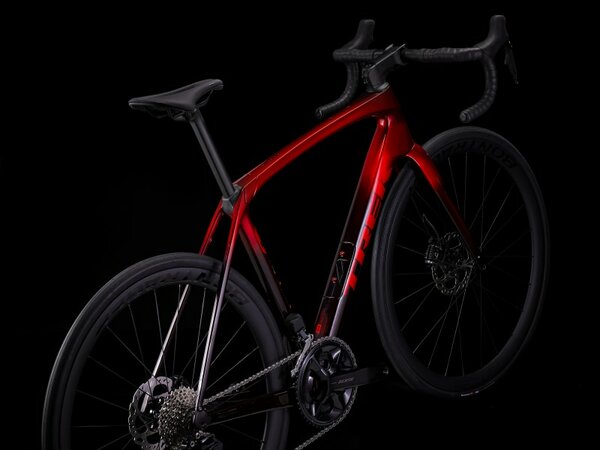 Bicykel Trek Domane SLR 6 Gen 4 Metallic Red Smoke to Red Carbon Smoke 2024