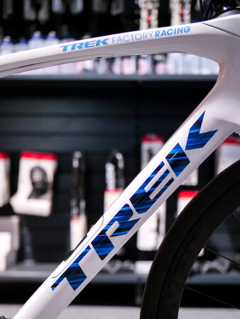 Testovaný bicykel Trek Domane SLR 7 White/Blue 2022