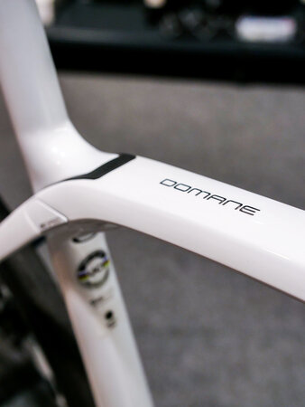 Testovaný bicykel Trek Domane SLR 7 White/Blue 2022