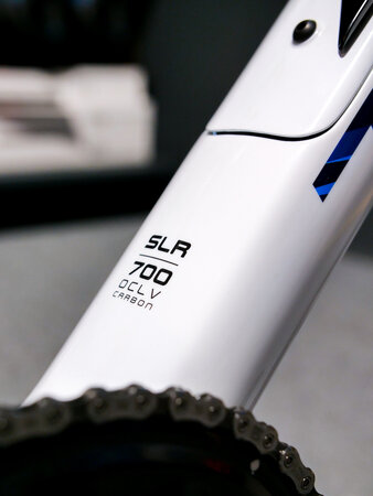 Testovaný bicykel Trek Domane SLR 7 White/Blue 2022