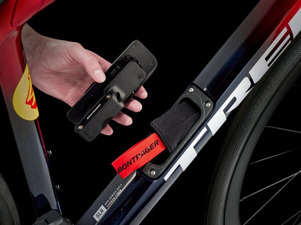 Bicykel Trek Domane SLR 7 AXS Gen 4 Metallic Red Smoke to Blue Smoke Fade 2024