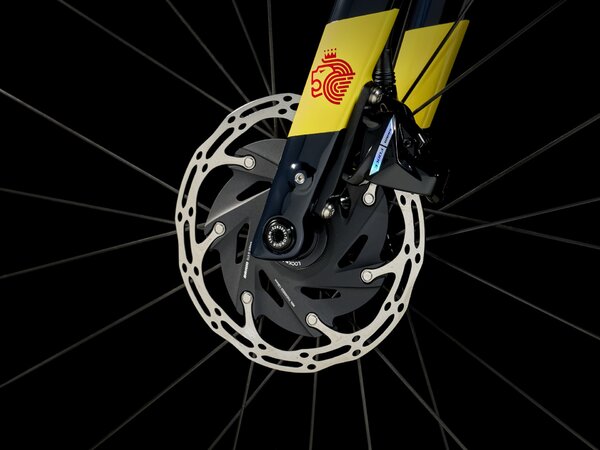 Bicykel Trek Domane SLR 7 AXS Gen 4 Metallic Red Smoke to Blue Smoke Fade 2024