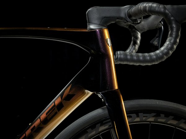 Bicykel Trek Domane SLR 9 AXS Gen 4 Axinite Flip/Trek Black 2024