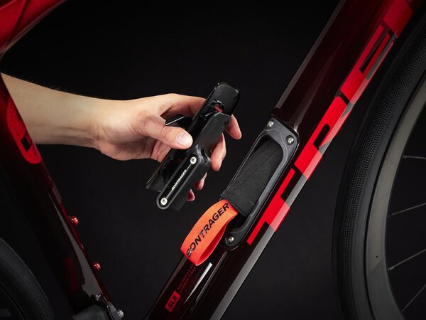 Bicykel Trek Domane SLR 9 AXS Gen 4 Metallic Red Smoke to Red Carbon Smoke 2024