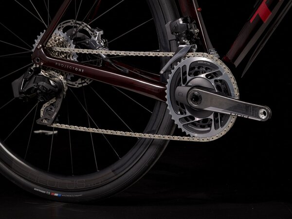 Bicykel Trek Domane SLR 9 AXS Gen 4 Metallic Red Smoke to Red Carbon Smoke 2024