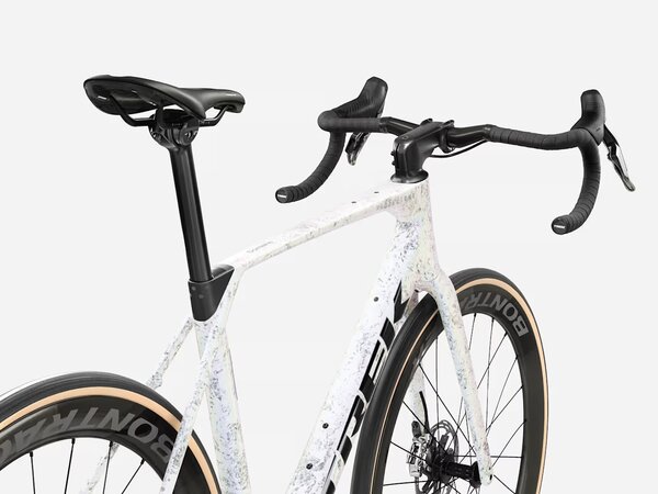 Bicykel Trek Domane SLR 9 AXS Gen 5 Mother of Pearl/Silver Marble 2027