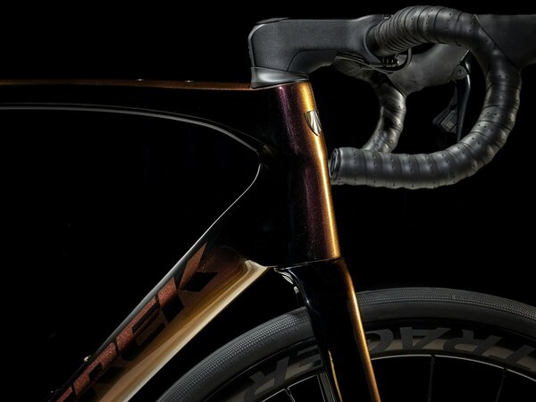 Bicykel Trek Domane SLR 9 Gen 4 Axinite Flip/Trek Black 2025