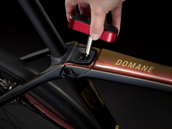 Bicykel Trek Domane SLR 9 Gen 4 Axinite Flip/Trek Black 2025