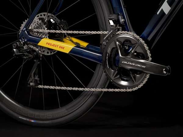 Bicykel Trek Domane SLR 9 Gen 4 Metallic Red Smoke to Blue Smoke Fade 2024