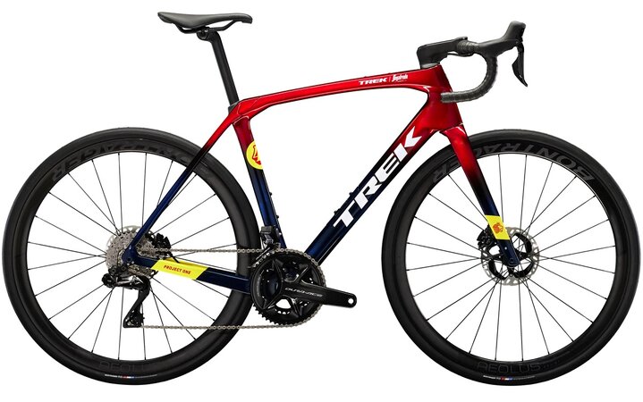 Bicykel Trek Domane SLR 9 Gen 4 Metallic Red Smoke to Blue Smoke Fade 2024