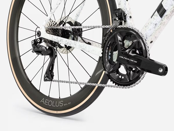 Bicykel Trek Domane SLR 9 Gen 5 Mother of Pearl/Silver Marble 2027