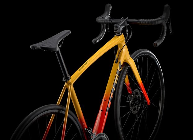 Bicykel Trek Émonda ALR 4 Radioactive Red to Marigold Fade 2022