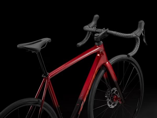 Bicykel Trek Émonda ALR 5 Crimson/Dark Carmine Fade 2025