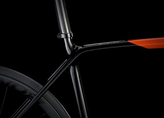 Bicykel Trek Émonda SL 6 Disc Pro Trek Black/Radioactive Red 2023