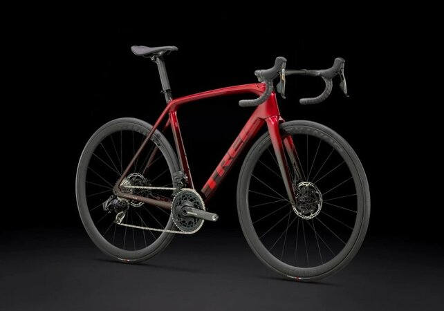 Bicykel Trek Émonda SLR 7 AXS Metallic Red Smoke to Red Carbon Smoke 2024