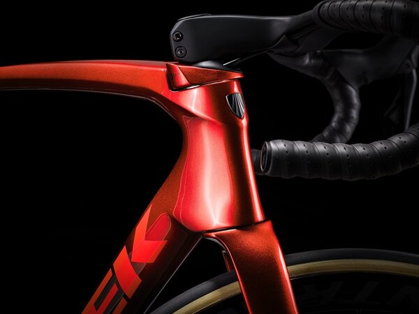 Bicykel Trek Émonda SLR 9 Metallic Red Smoke to Red Carbon Smoke 2024