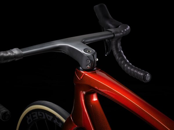 Bicykel Trek Émonda SLR 9 Metallic Red Smoke to Red Carbon Smoke 2024