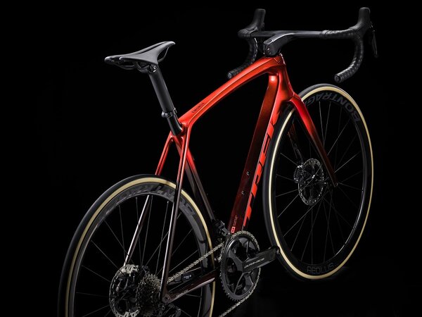 Bicykel Trek Émonda SLR 9 Metallic Red Smoke to Red Carbon Smoke 2024