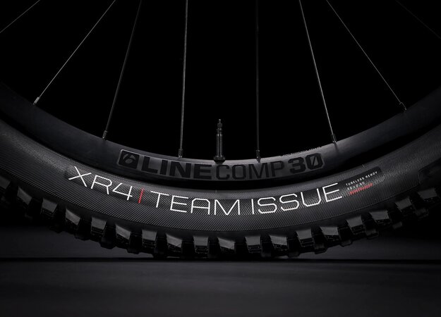 Bicykel Trek Fuel EX 7 Trek Black/Radioactive Red 2021/2022